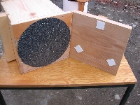 Baza monturii, bucatile de teflon si ebony star pe fundul lazii - click pentru poza mare