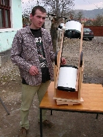 Eu si telescopul in fata casei - click pentru poza mare